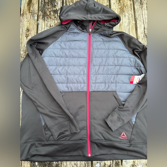 NWT Reebok Men’s Long Sleeve Full Zip Puffer Jacket Black/Gray/Red. Size 3XL - Picture 3 of 4